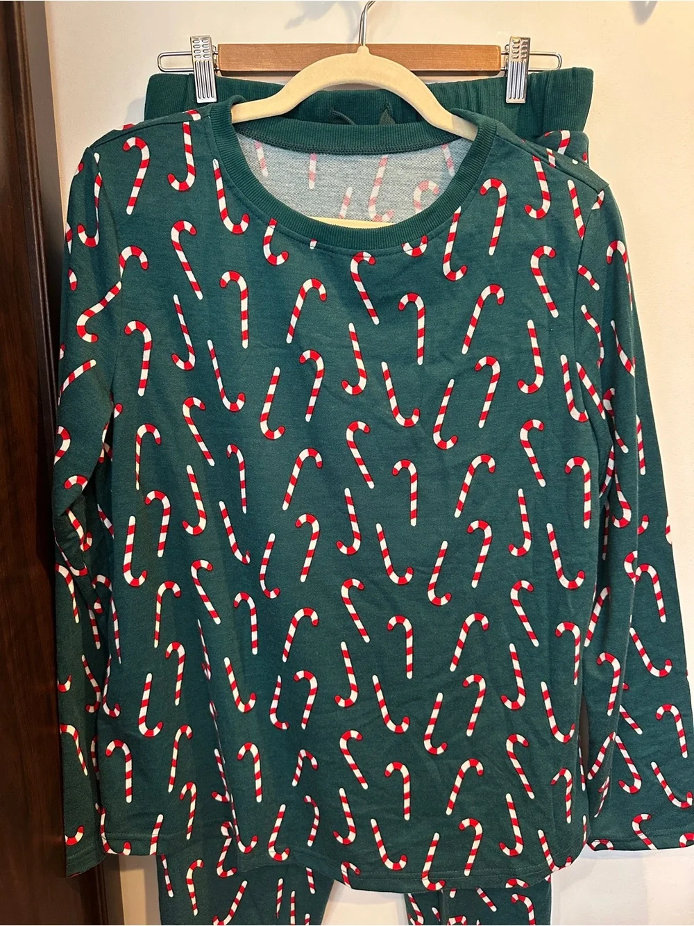 Source Unknown Green Candy Cane Women's Pajama Set